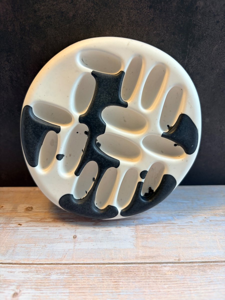 Handcrafted Jesmonite Ring Holder — Artistry in Form and Function
