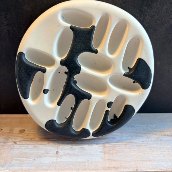 Handcrafted Jesmonite Ring Holder — Artistry in Form and Function