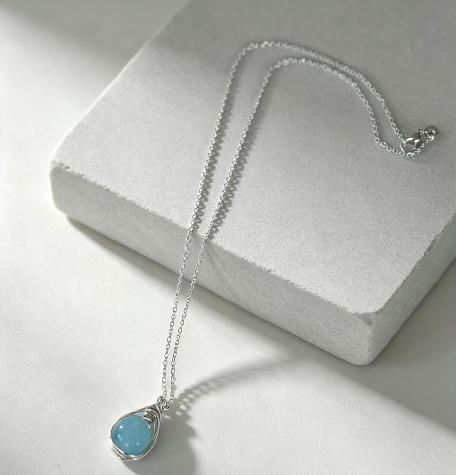 Simple and Elegant Wire Wrapped Herringbone Style Pendant Necklace