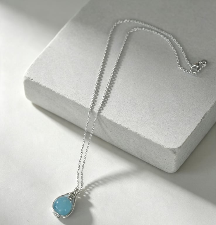 Simple and Elegant Wire Wrapped Herringbone Style Pendant Necklace