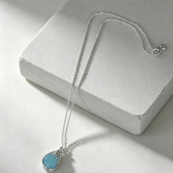 Simple and Elegant Wire Wrapped Herringbone Style Pendant Necklace