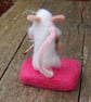 Knitting mouse    - needlefelt wool textile art.  - Image 3