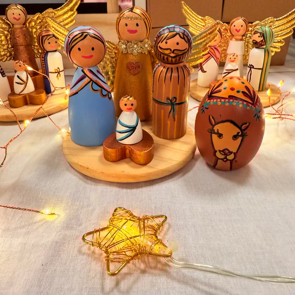 Fun Scandi style nativity set. Wooden peg doll Nativity scene in purple.