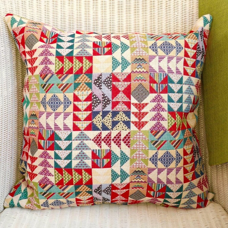 Scatter Cushion Cover: Tapestry Arrows design Green reverse 17"(43cm)