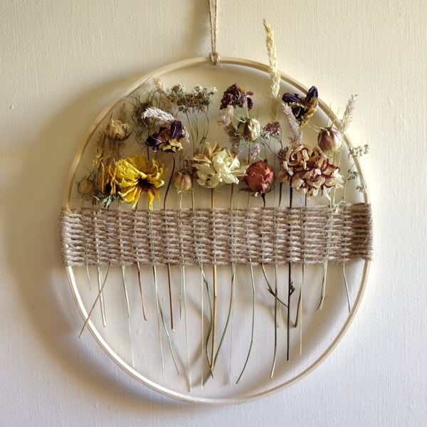 Round dried flower wall hanging