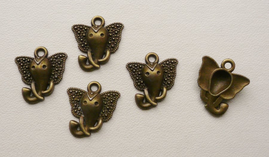 5   Antique Bronze Elephant Head Charms