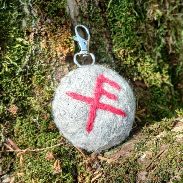 Rune Good Luck keyring