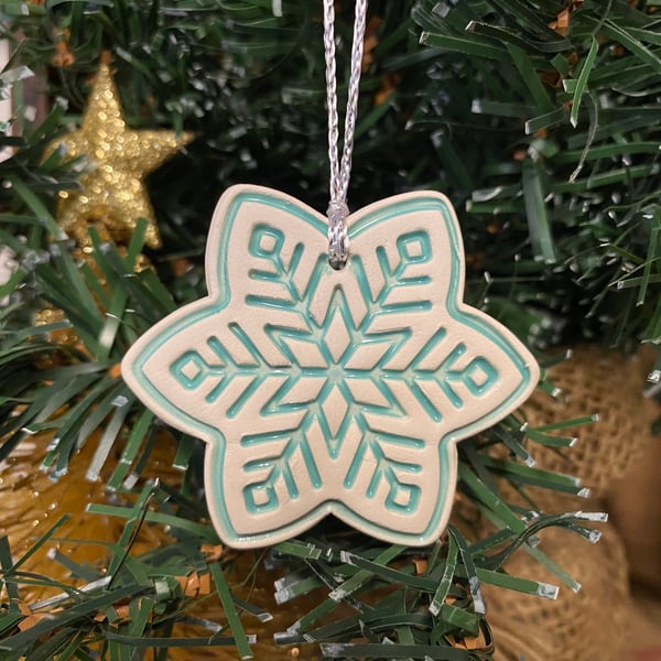 Ceramic snowflake tag (ice blue)