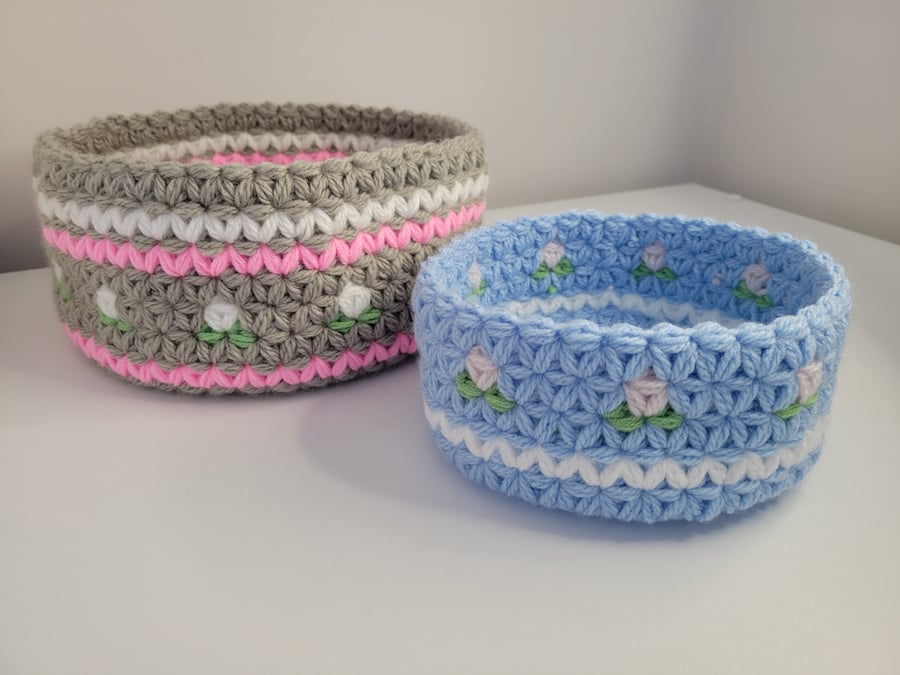 Round Crochet Basket with Floral Pattern