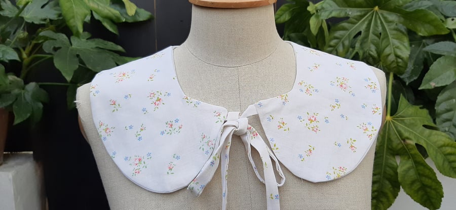 Sweet pretty fabric collar