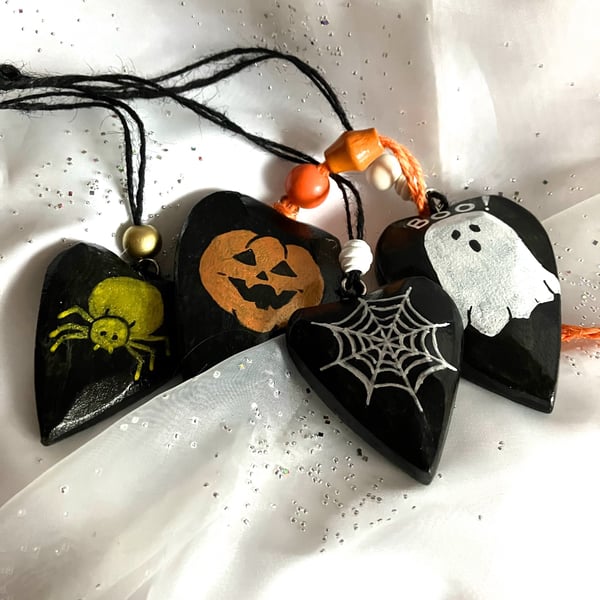 4 spooky Halloween hearts 
