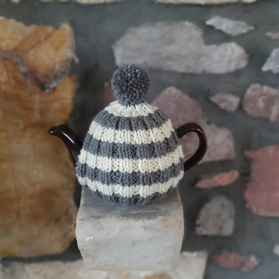 Small Tea Cosy for 2 Cup Tea Pot, Cornish Style, Hand Knitted