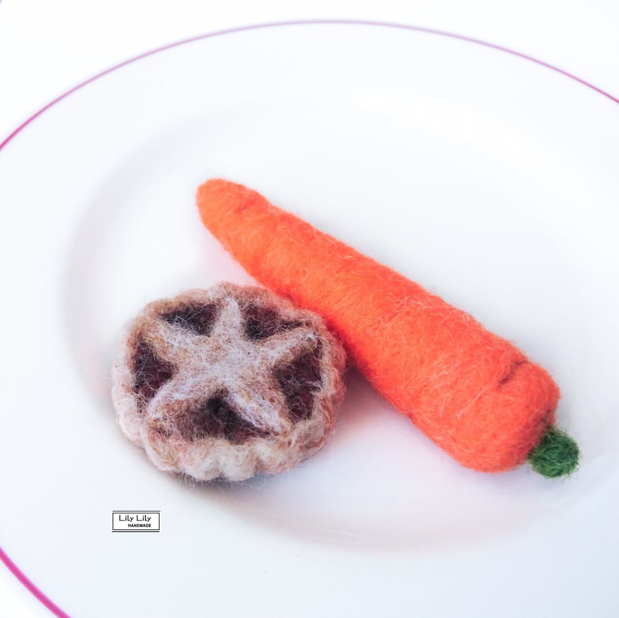 Carrot and Mince Pie decorations by Lily Lily Handmade 