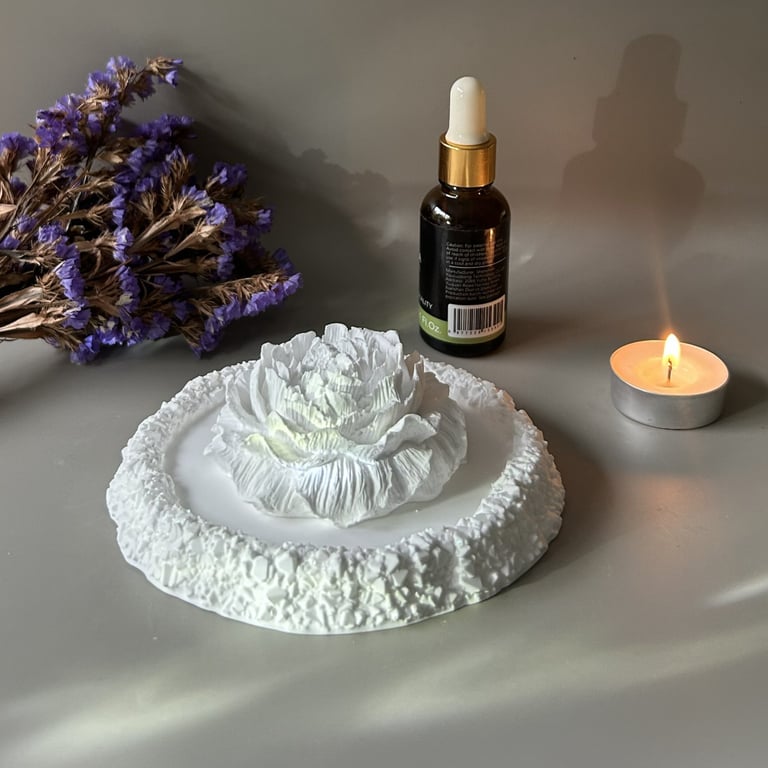 White Peony Flower Essential Oil Diffuser & Textured Edge Tray