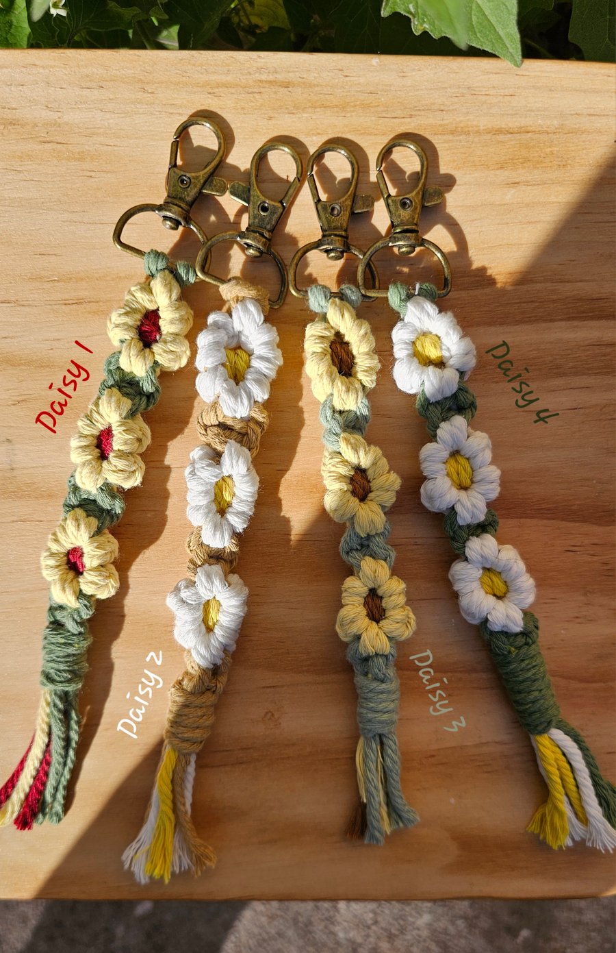 Handmade Macramé Daisy Keychain Bag Charm – 4 Colour Options