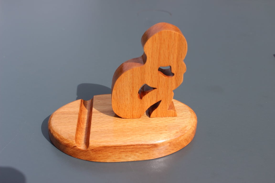 Handcrafted Beech Wood Phone Stand 'The Thinker'– Novelty Mobile Holder
