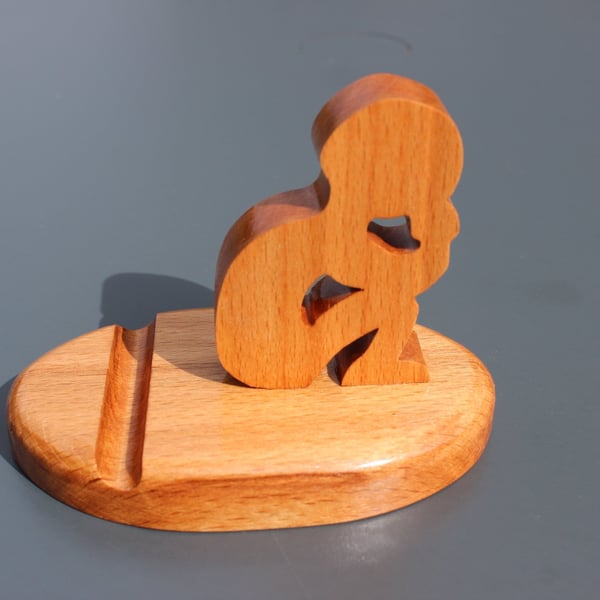 Handcrafted Beech Wood Phone Stand 'The Thinker'– Novelty Mobile Holder