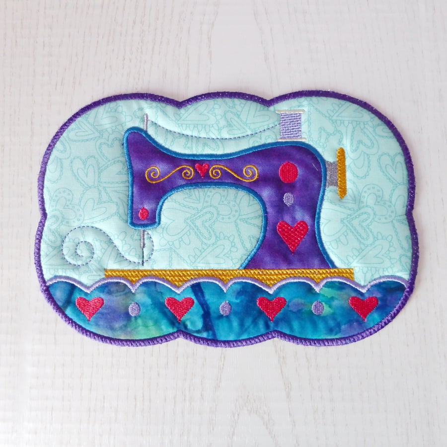 Sewing machine mug rug