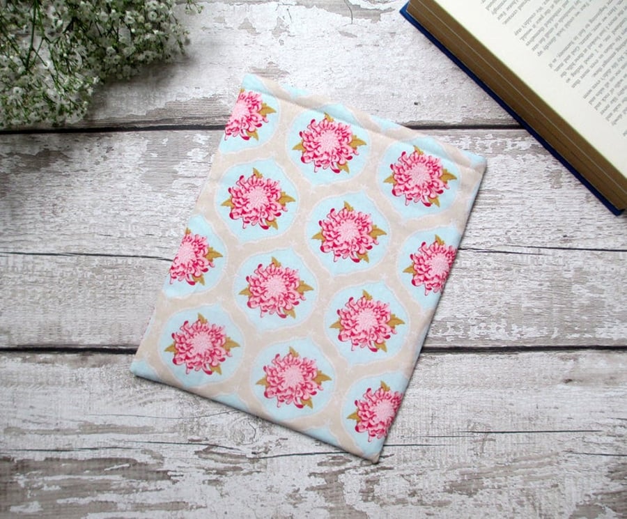 Book sleeve in Tilda mum flower fabric