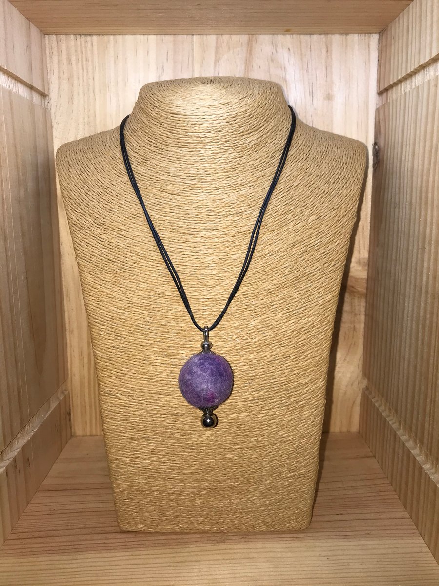  Felt Necklace. (302)
