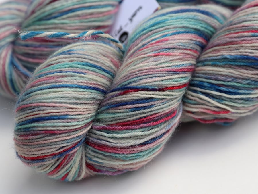 SALE: Blowing Bubbles - Superwash Bluefaced Leicester 4 ply yarn