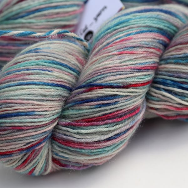SALE: Blowing Bubbles - Superwash Bluefaced Leicester 4 ply yarn