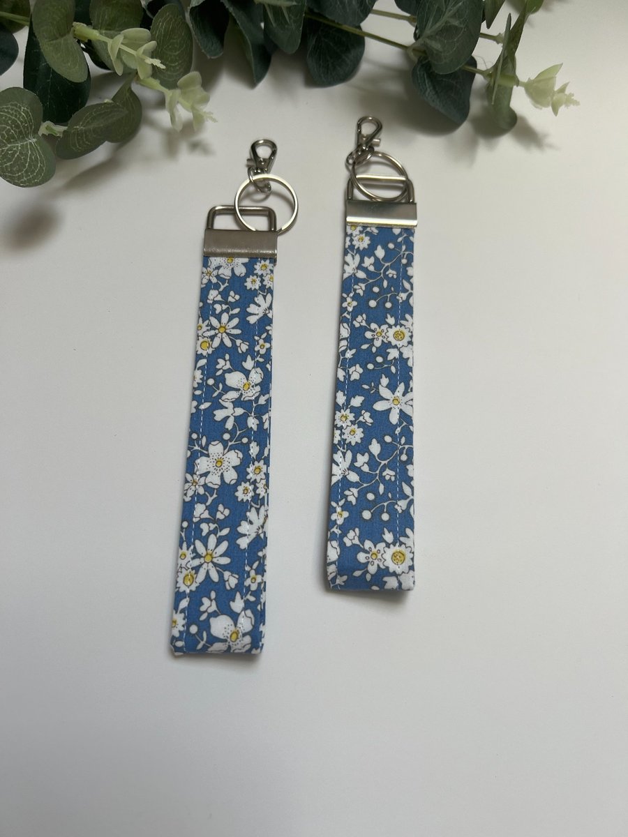 Key Fob Wristlet Set  in Blue Daisy Fabric, Key Chain, Bag Strap