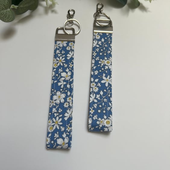 Key Fob Wristlet Set  in Blue Daisy Fabric, Key Chain, Bag Strap