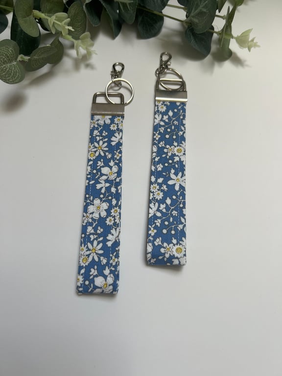 Key Fob Wristlet Set  in Blue Daisy Fabric, Key Chain, Bag Strap
