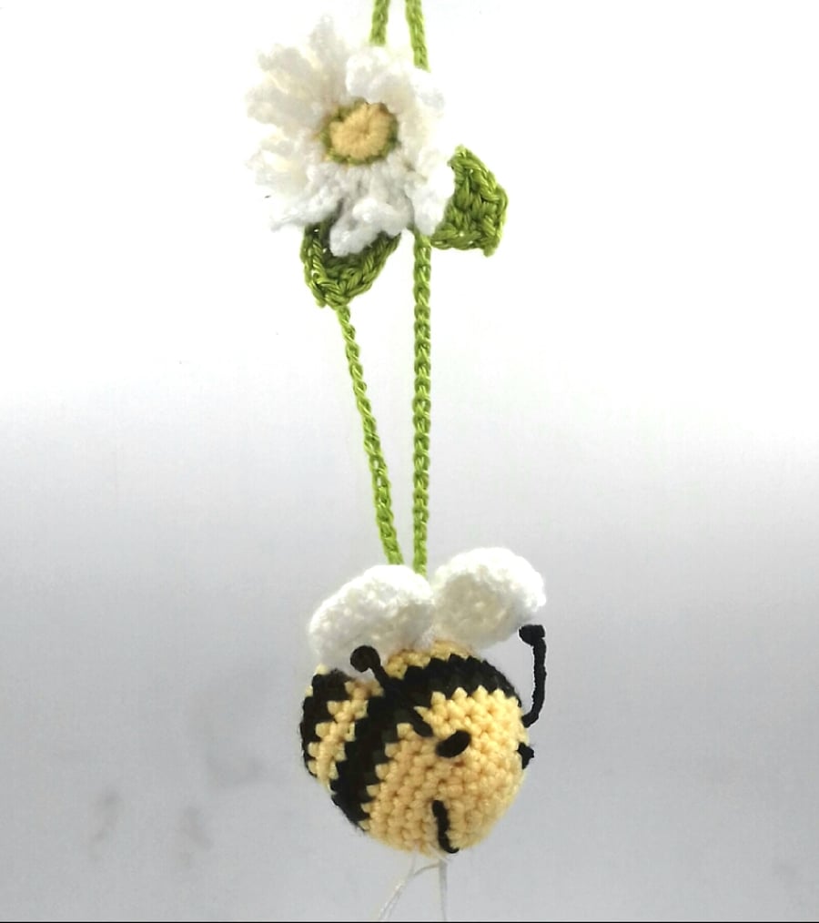 Crochet Bee and Daisy Hanger 