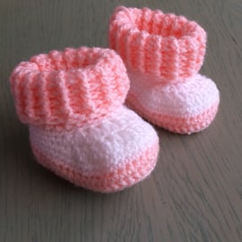 Gorgeous crocheted booties 