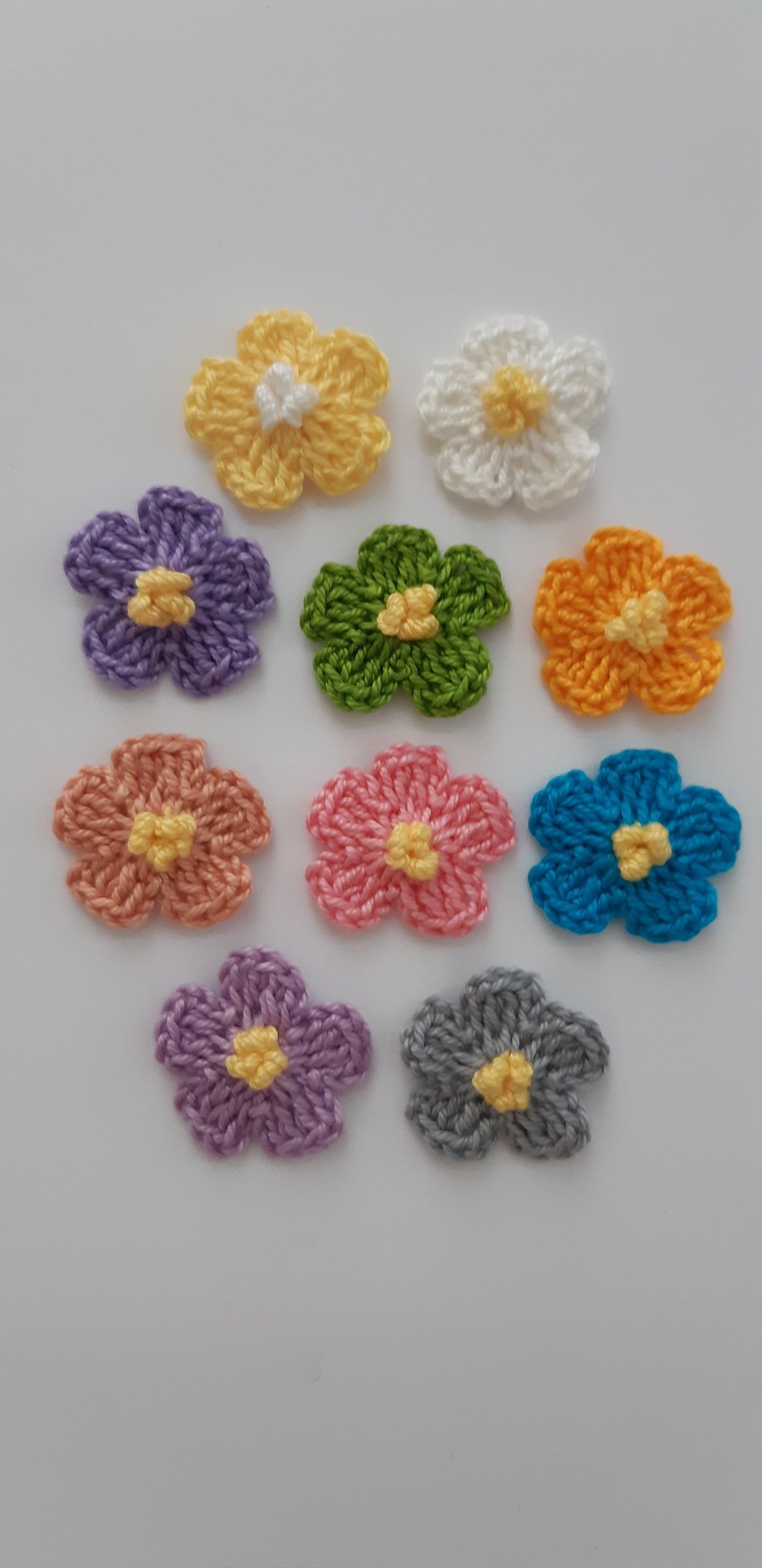 10x Small crochet flowers- Embellishments- Crafts