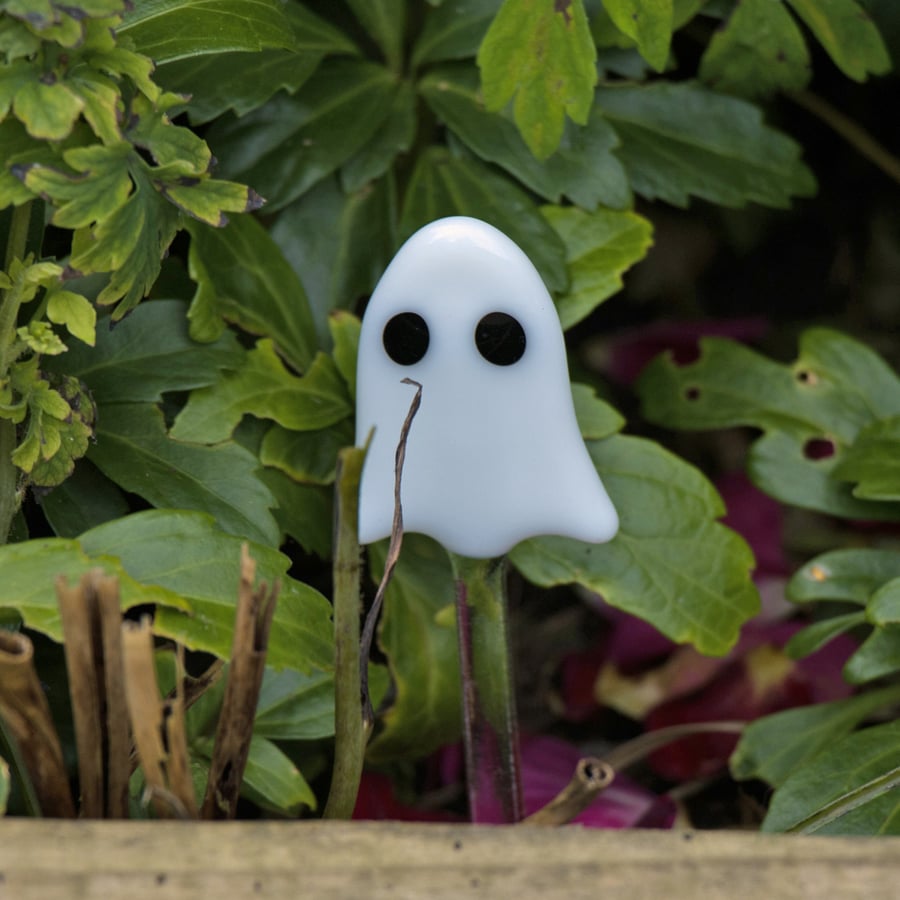 Small Pot Ghost in Fused Glass - 6135