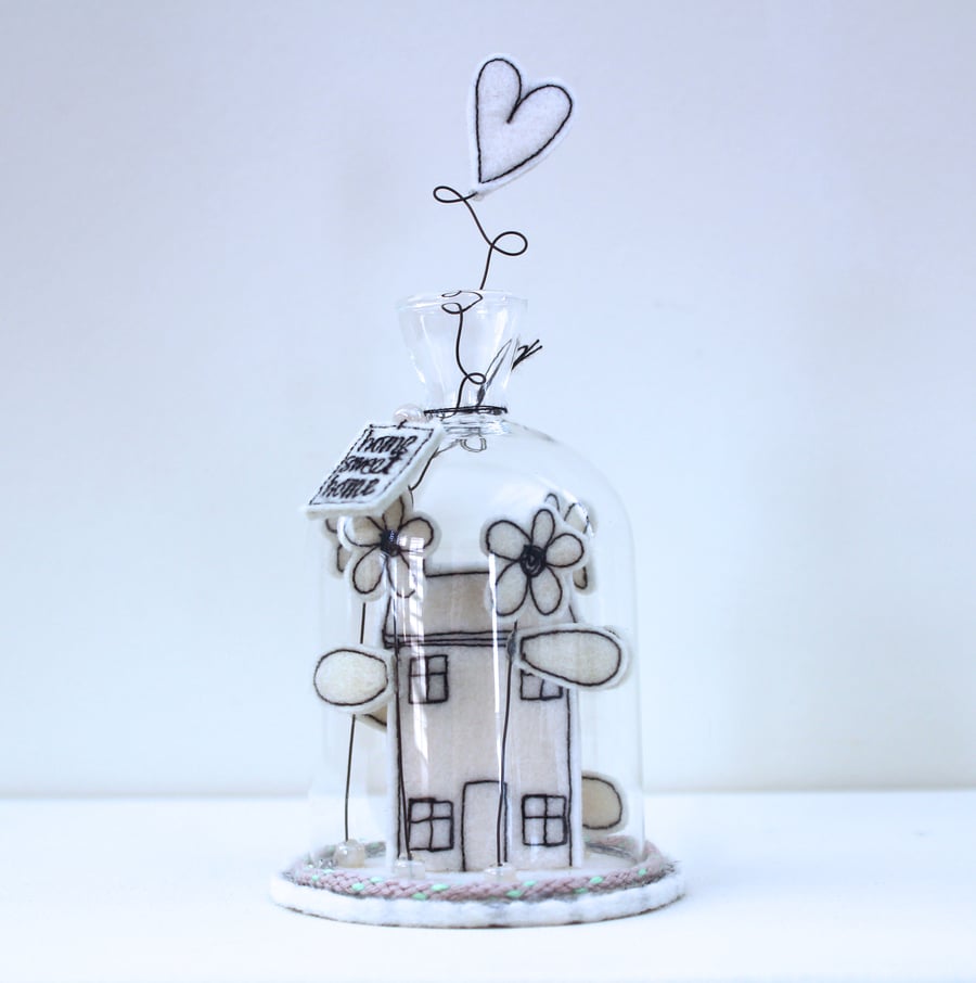 'Home Sweet Home' - Glass Dome Decoration
