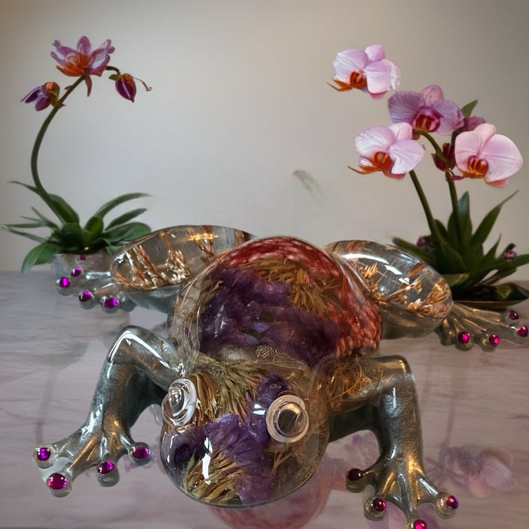 Handmade Resin Frog with Real Dried Flowers – Botanical Frog Sculpture – Unique 