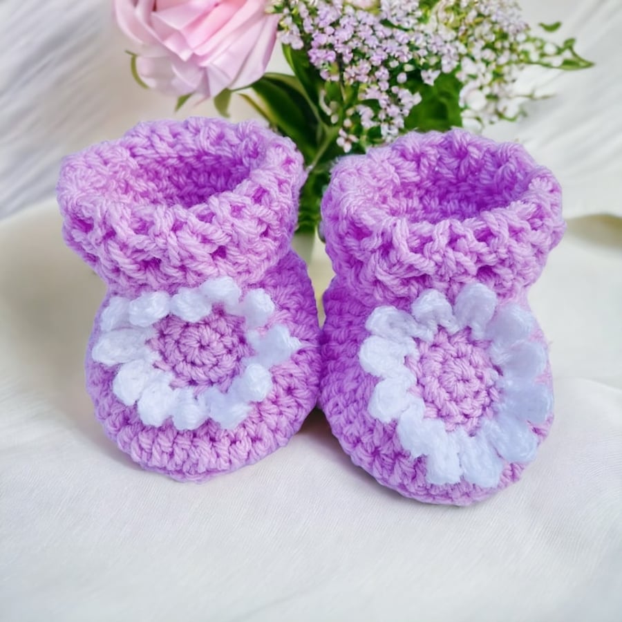 Lilac baby booties crocheted with white daisy applique 0-3 months 