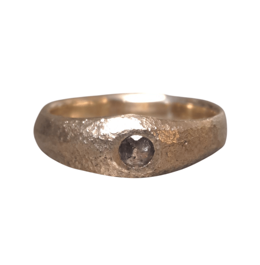 Pinkie ring in solid 9ct gold