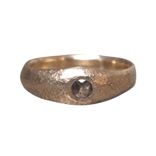 Pinkie ring in solid 9ct gold