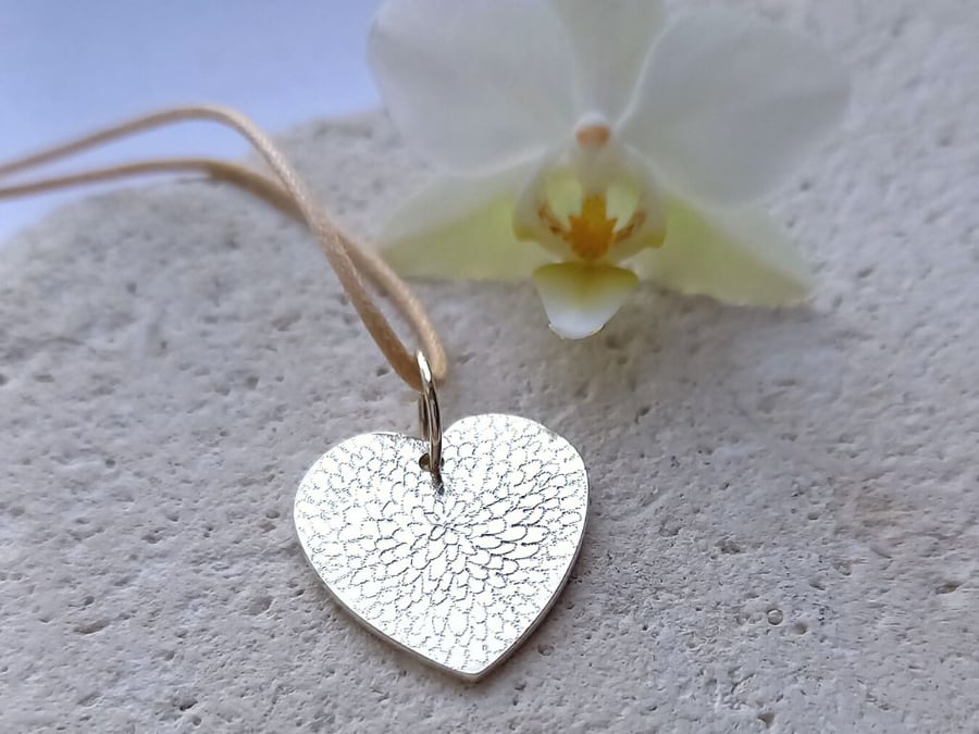 Recycled 9ct White Gold Heart Chrysanthemum Pendant