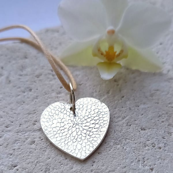 Recycled 9ct White Gold Heart Chrysanthemum Pendant
