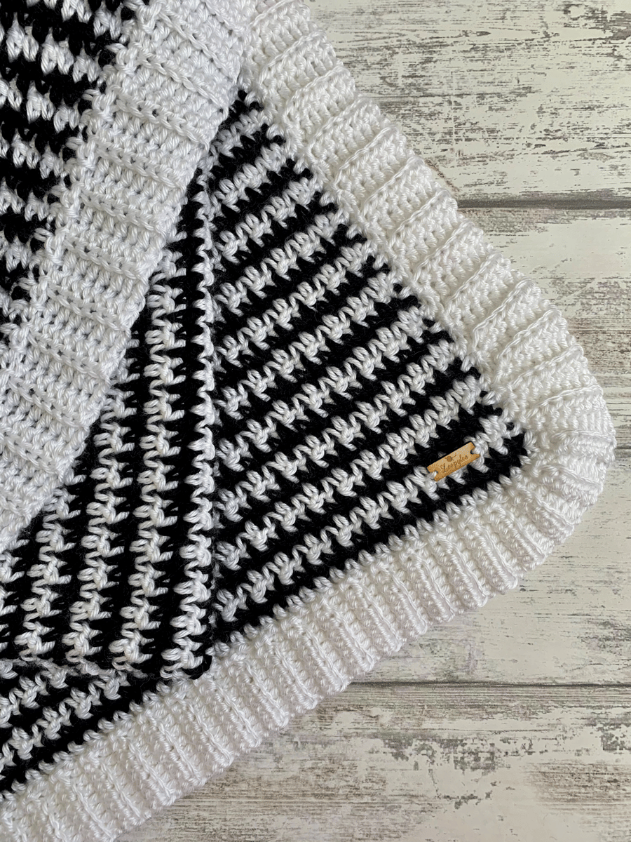 Black & white handmade crochet hounds tooth checked blanket 