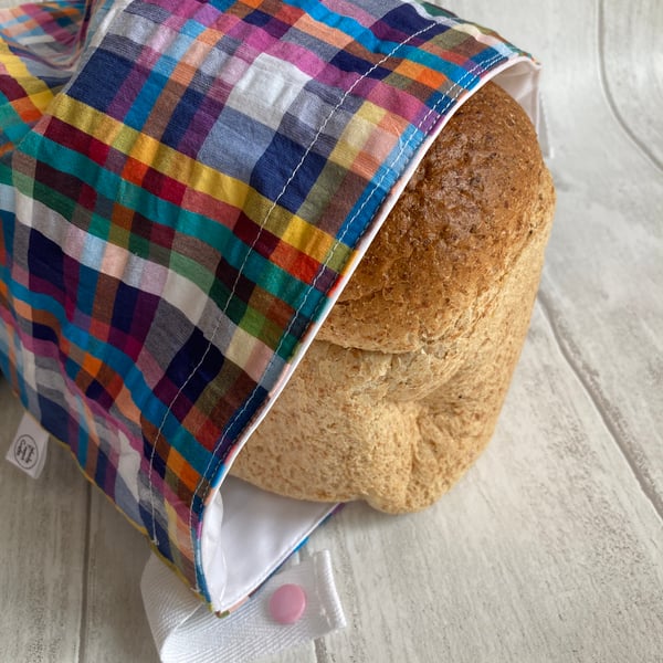 Bread bag  lined with PUL - reusable and washable. Multi-coloured seersucker.