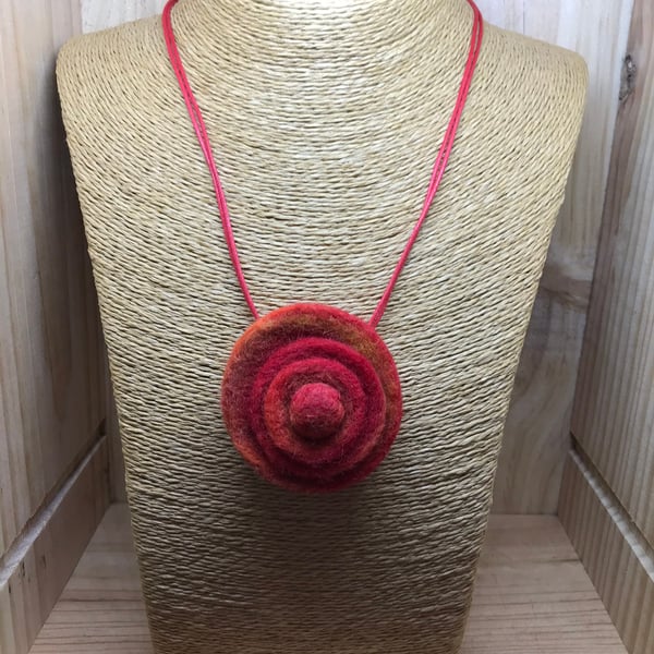  Felt Necklace. (309)