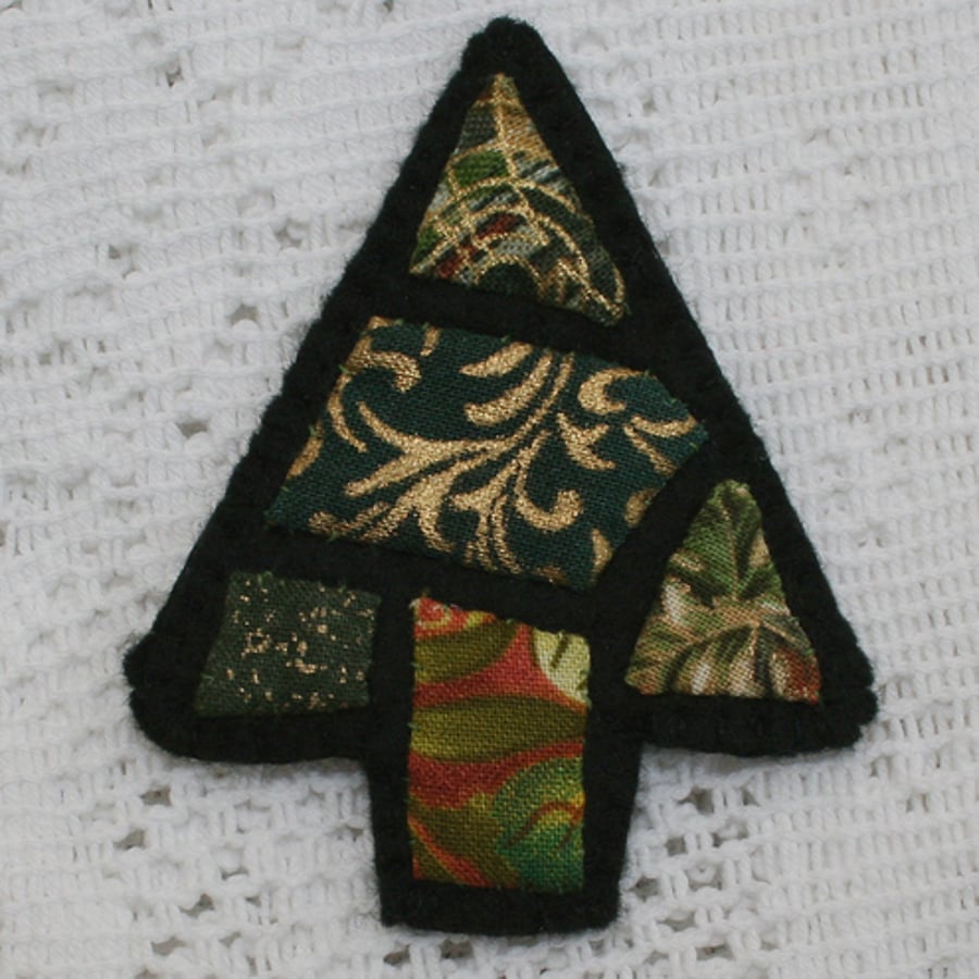 Christmas Tree Brooch / Badge