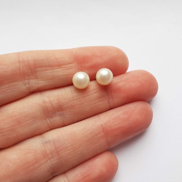 Top-Notch Classic White Freshwater Pearl Stud Earrings with Sterling Silver