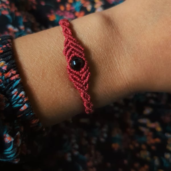 Macrame bracelet with Tourmaline 