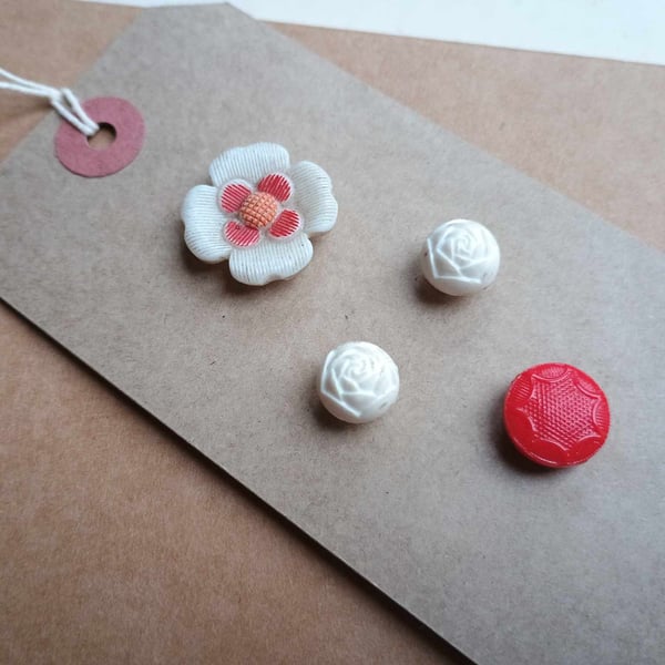 Vintage Novelty Buttons Rose, Daisy, Flower - Perfectly Imperfect