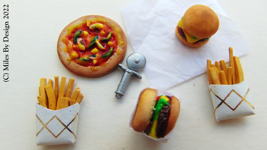 1:12 Scale Dolls House Takeaway Burgers, Pizza and Fries Set