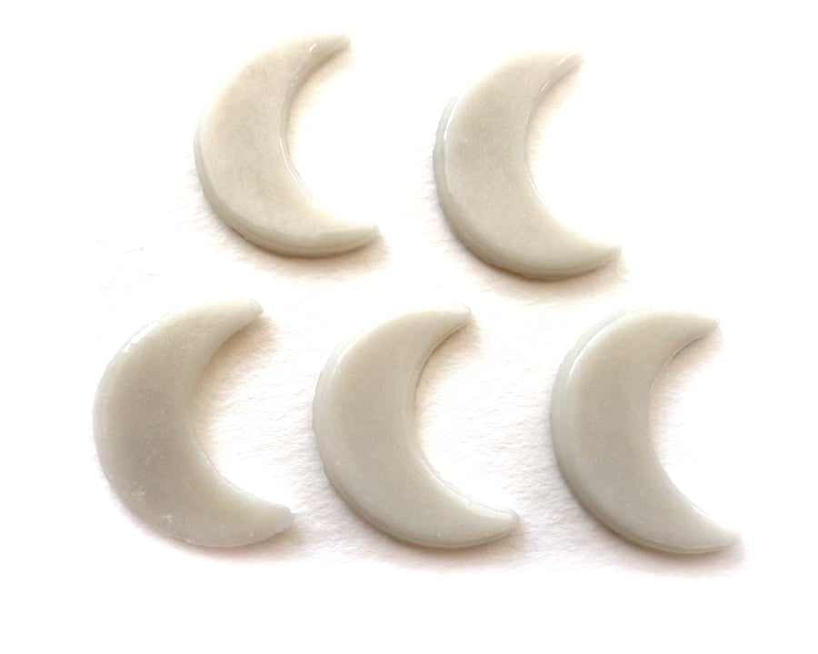 Pack of 5 white 20mm New Moons made with Bullseye 90coe glass