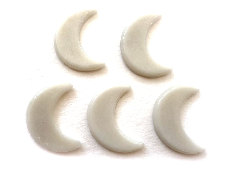 Pack of 5 white 20mm New Moons made with Bullseye 90coe glass
